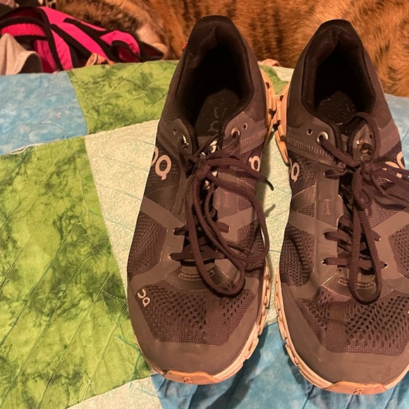 On cloud size 7 - Picture 2 of 5